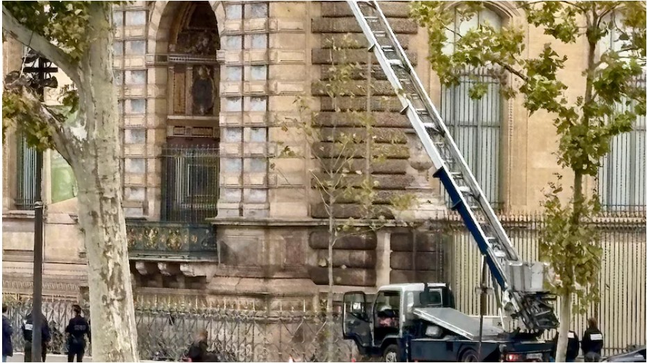 Louvre heist (AP: Alexander Turnbull)